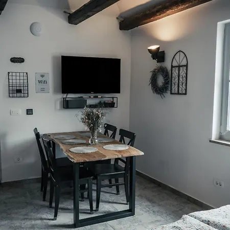 Flora Apartman