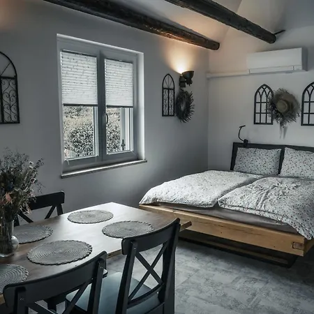 Flora Apartman *