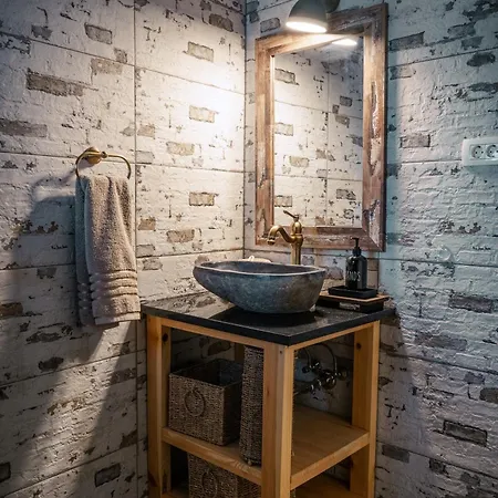 Flora Apartman *