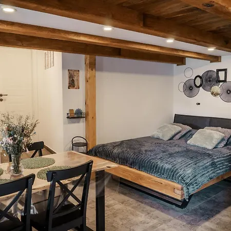 Flora Apartman Dutovlje
